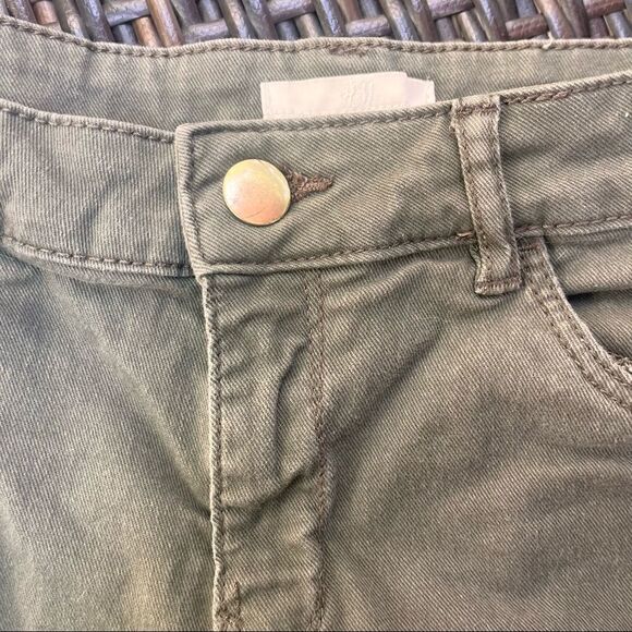 H&M OLIVE GREEN SHORTS SIZE 8 - Picture 6 of 8
